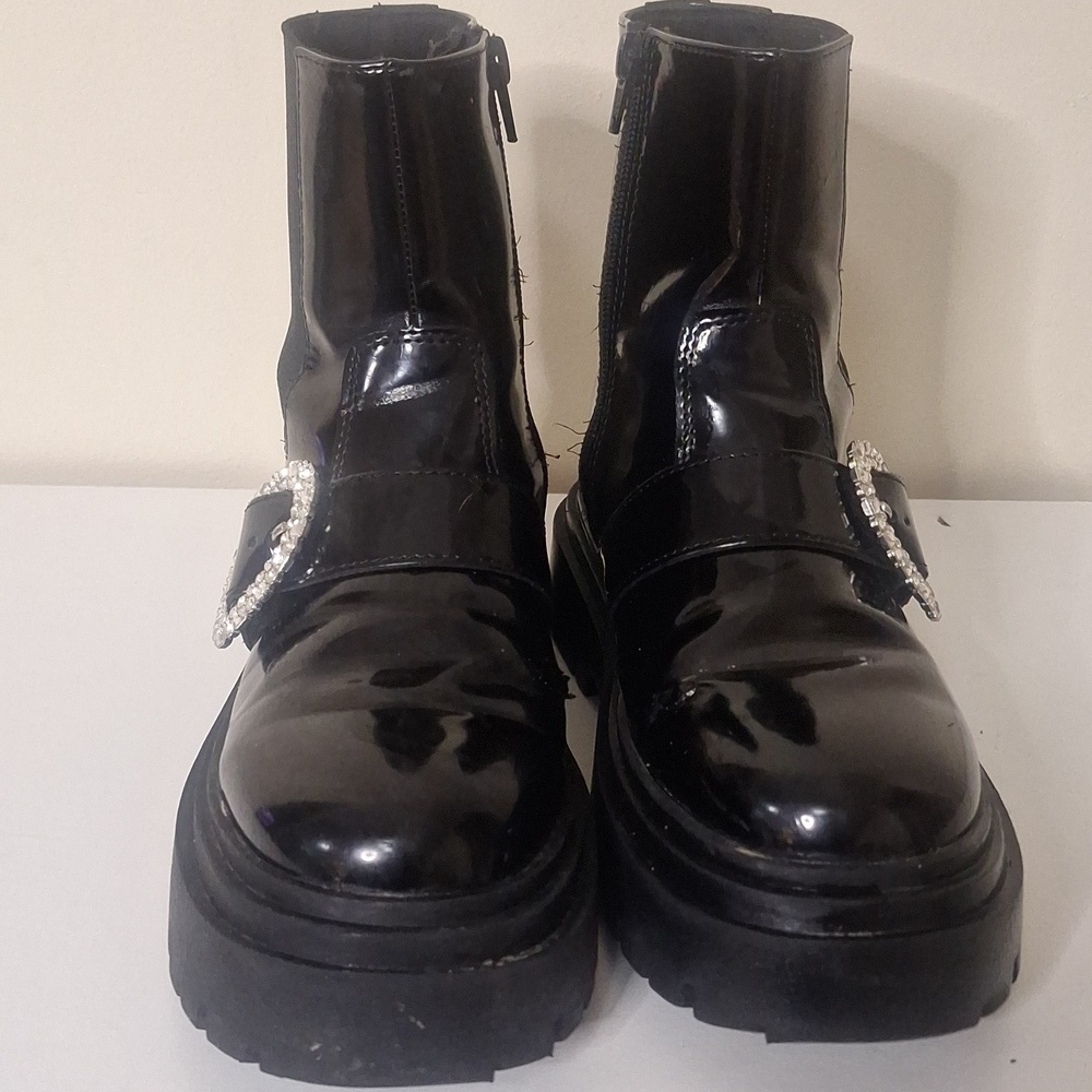Zara Chunky Lug Sole Rhinestone Heart Buckle Chelsea Boots SZ 6 - Picture 3 of 13